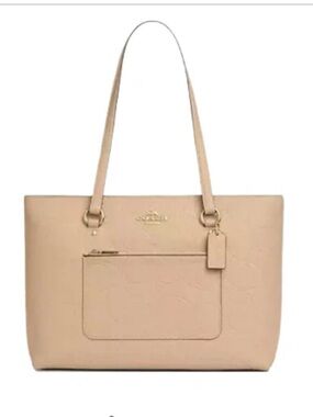 NWT Coach Station Tote bag.